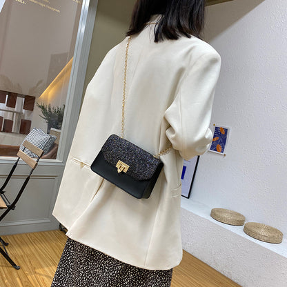 Sac bandoulière urbain à sequins et étoiles – Cuir PU avec bandoulière chaîne
